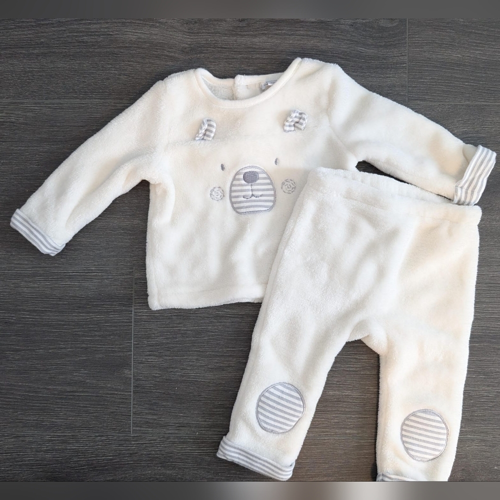 Soft cream colored 2 pc outfit